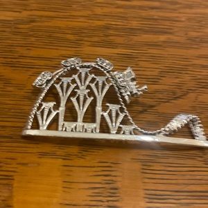 Large silver tone roller coaster brooch (tub 1551)